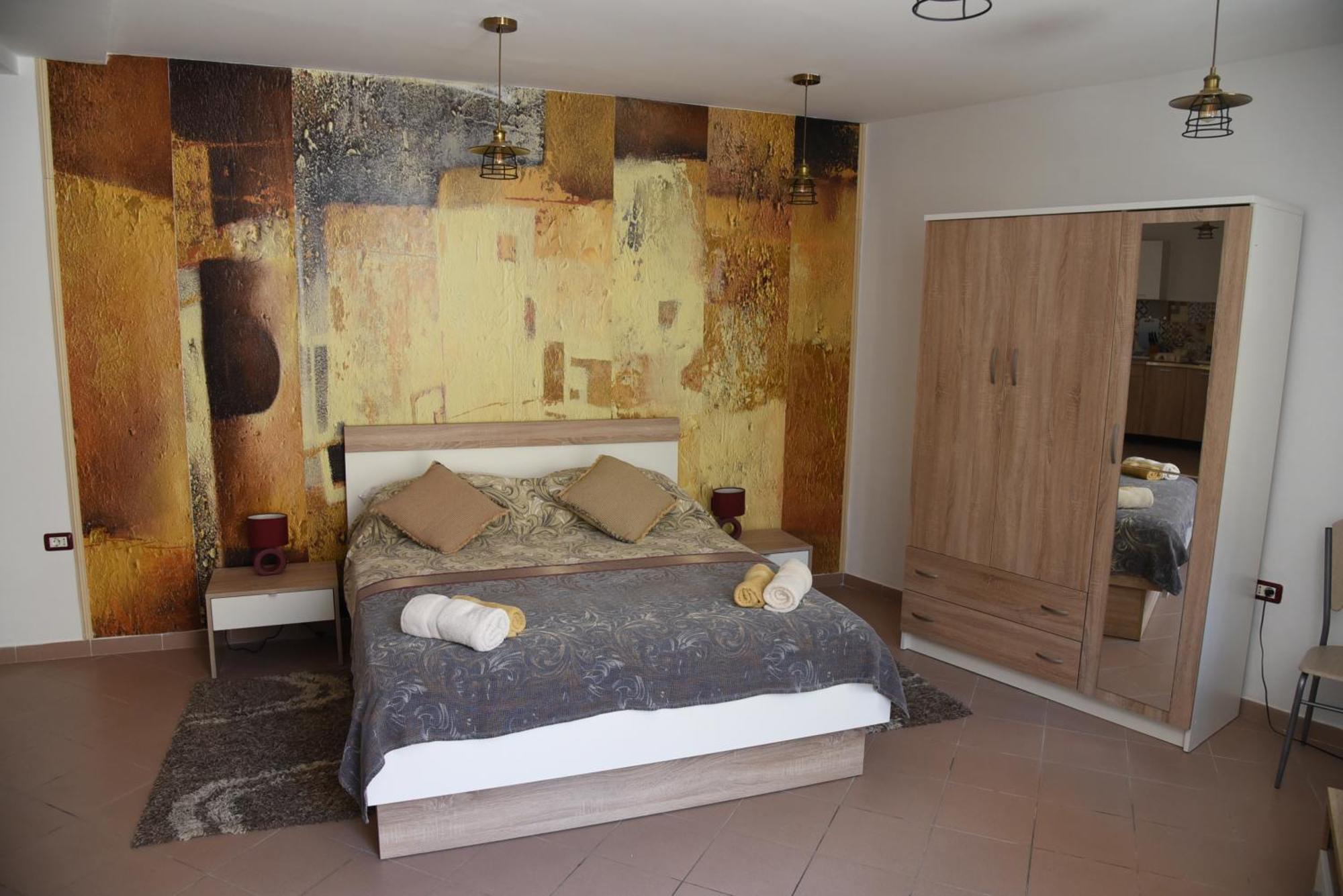 Central Apartments Circolo Ровинь Экстерьер фото