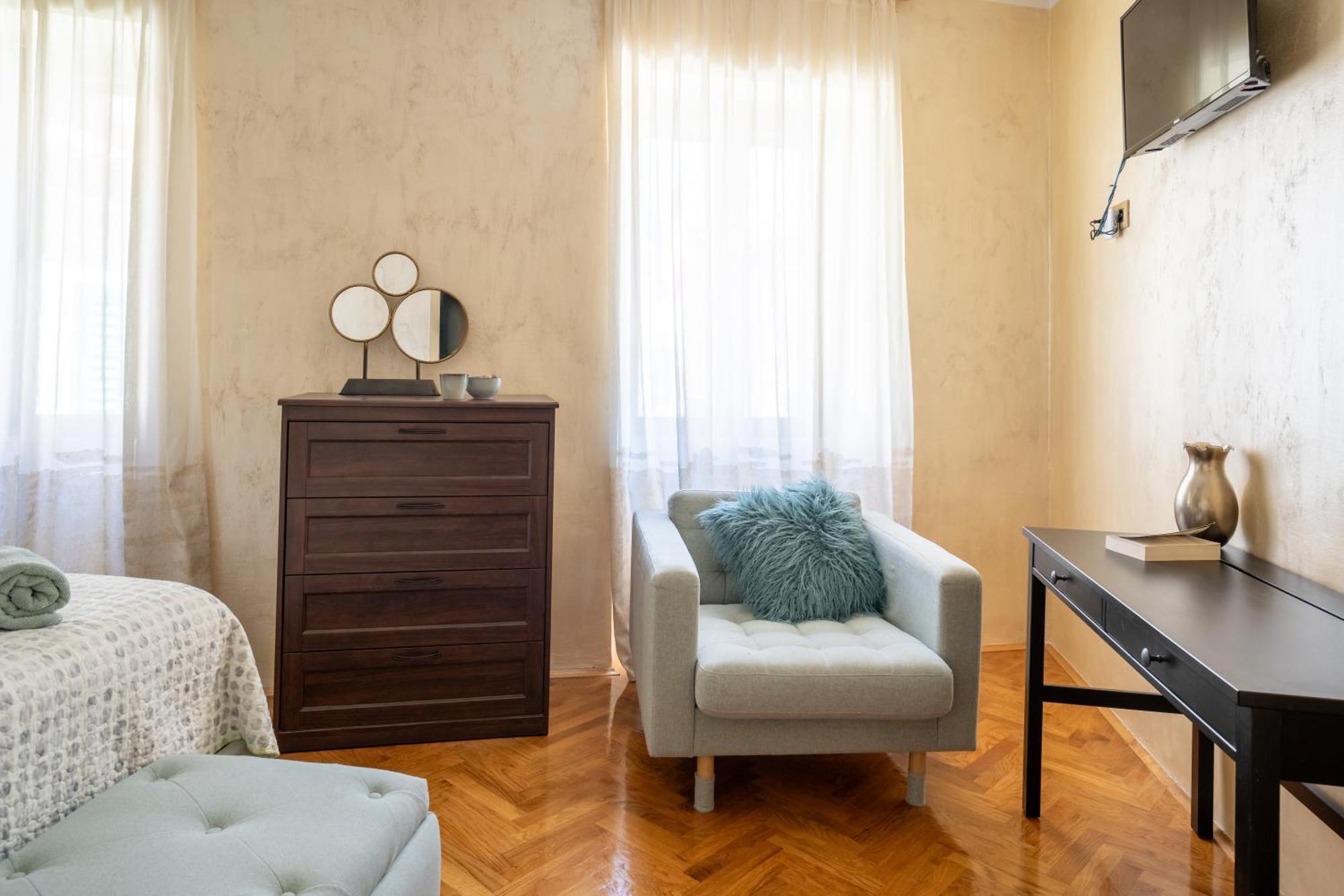 Central Apartments Circolo Ровинь Экстерьер фото