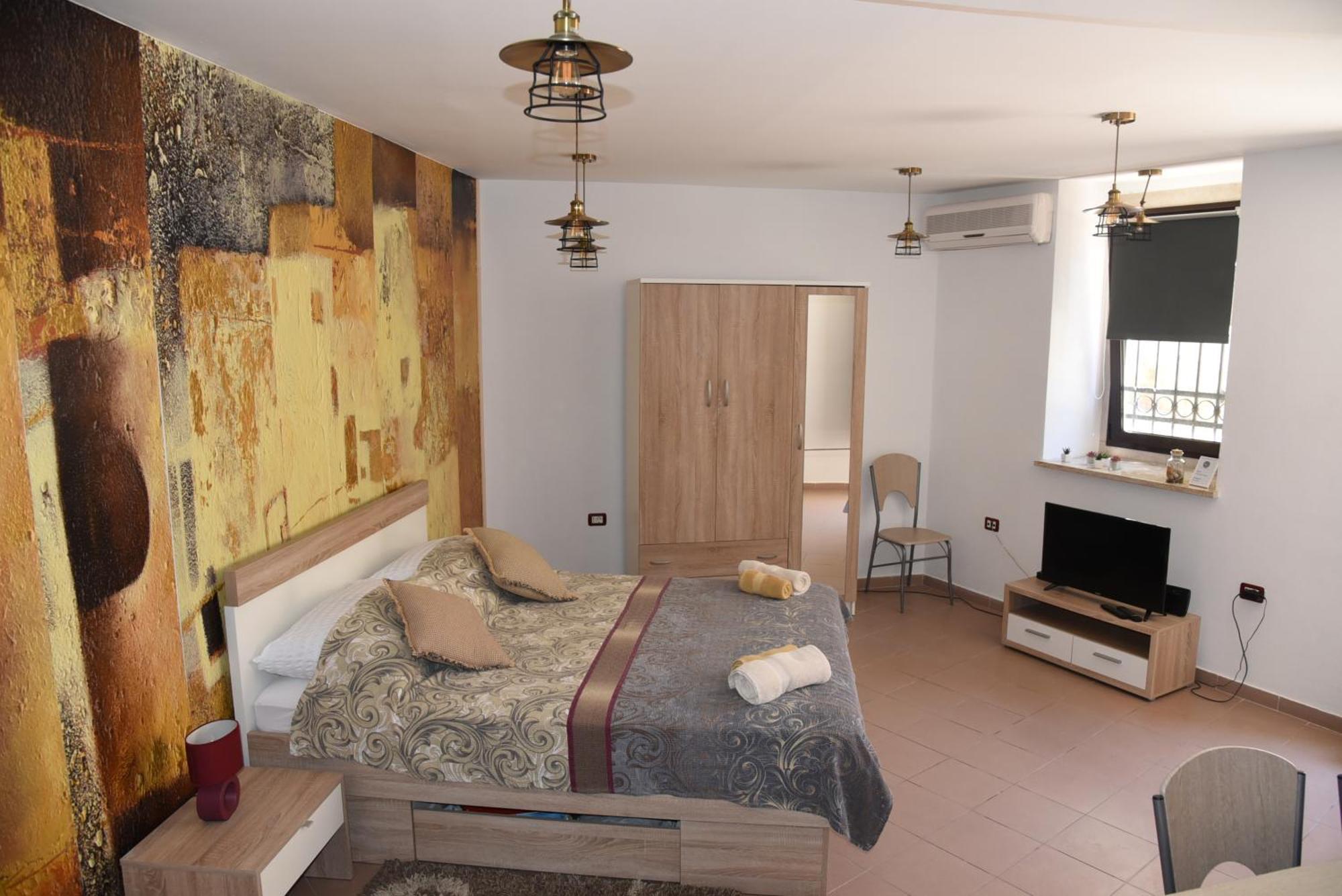 Central Apartments Circolo Ровинь Экстерьер фото