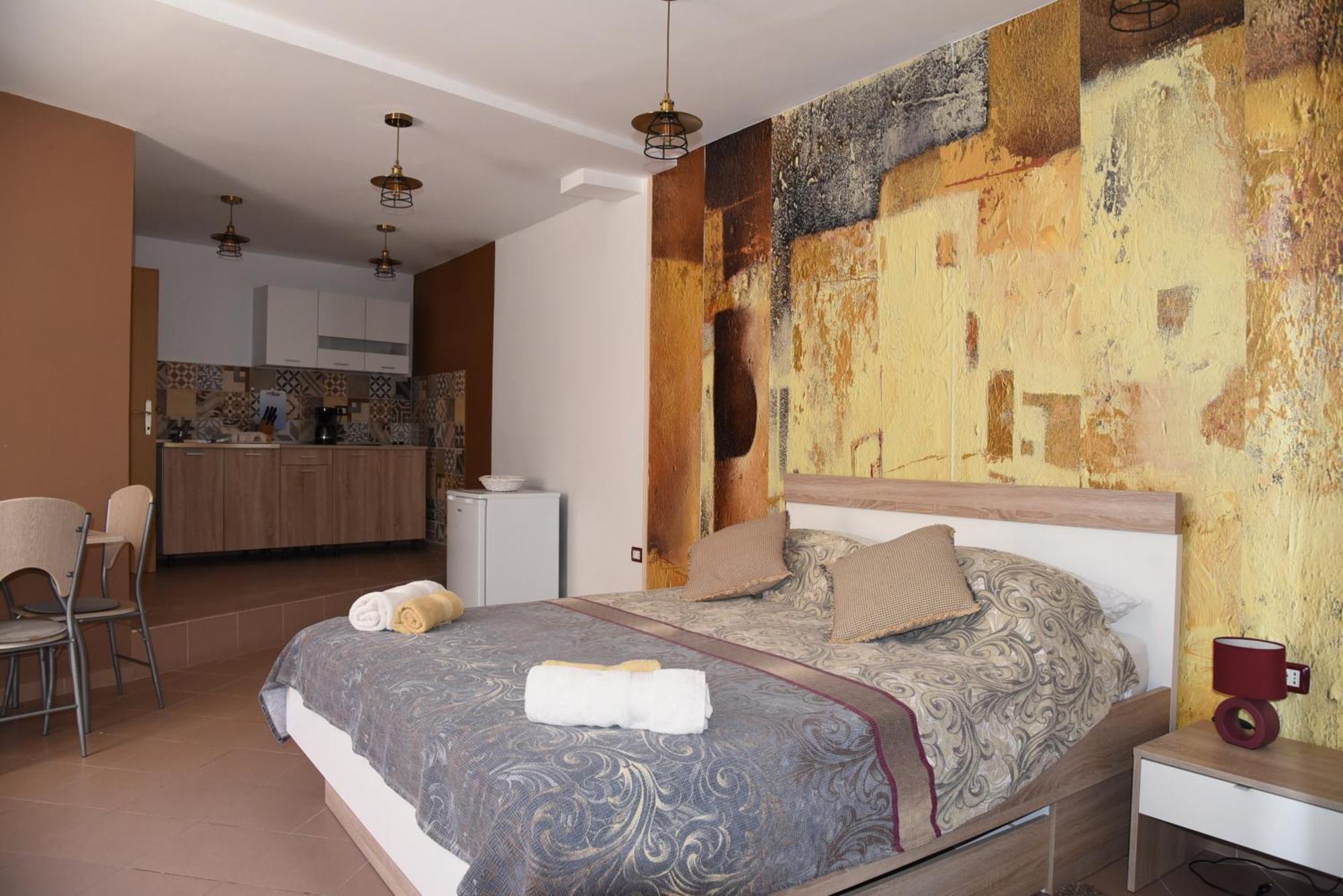Central Apartments Circolo Ровинь Экстерьер фото