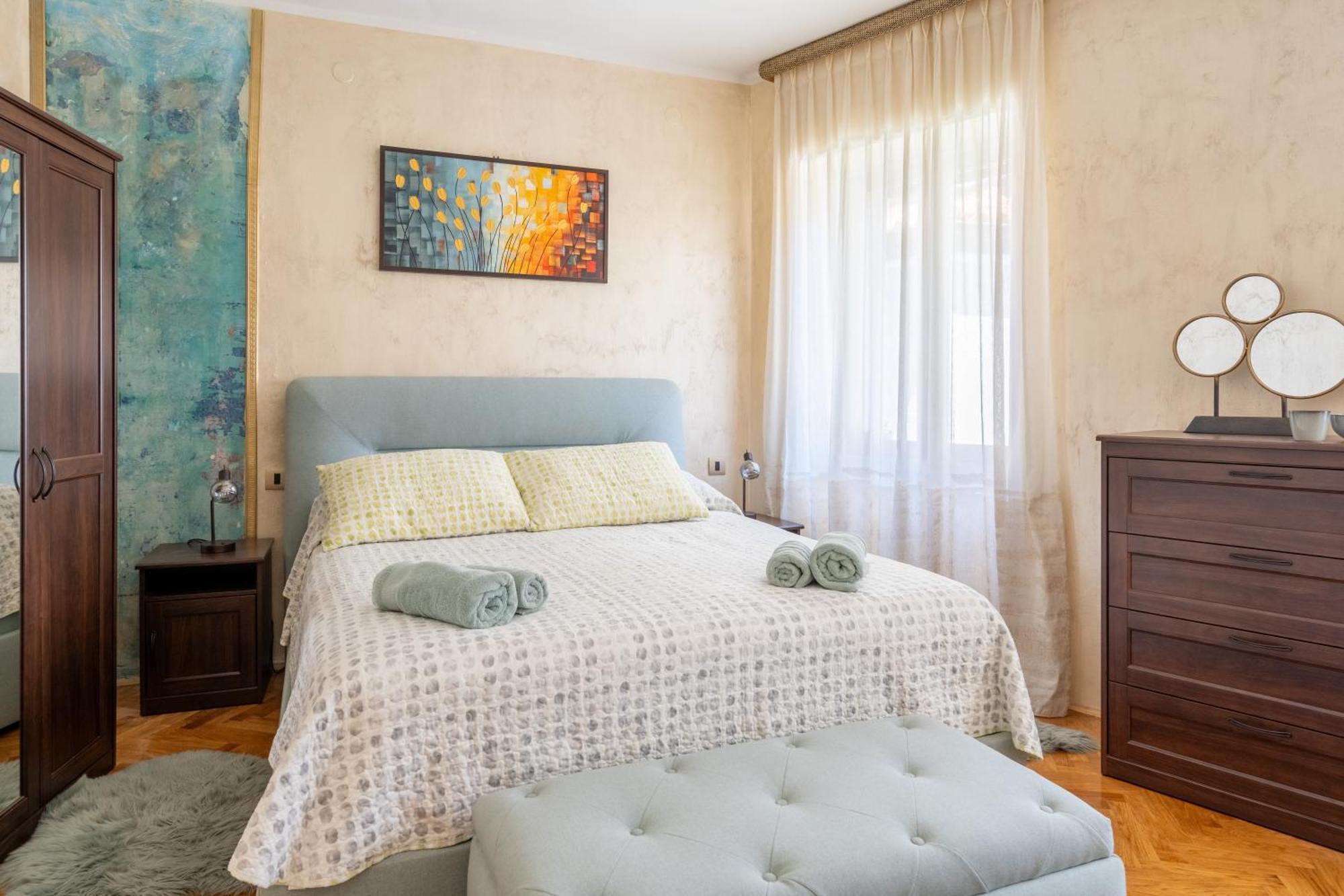 Central Apartments Circolo Ровинь Экстерьер фото