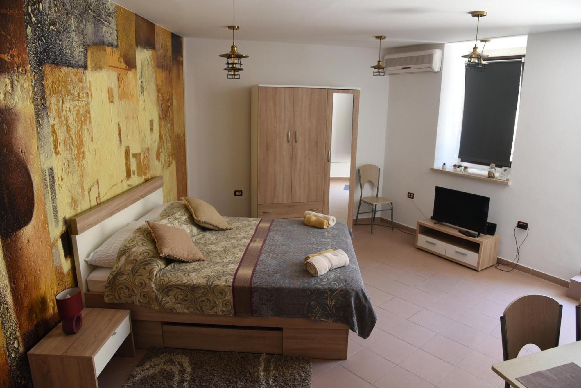 Central Apartments Circolo Ровинь Экстерьер фото