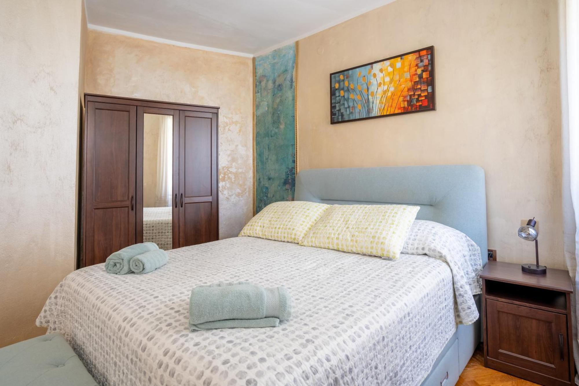Central Apartments Circolo Ровинь Экстерьер фото