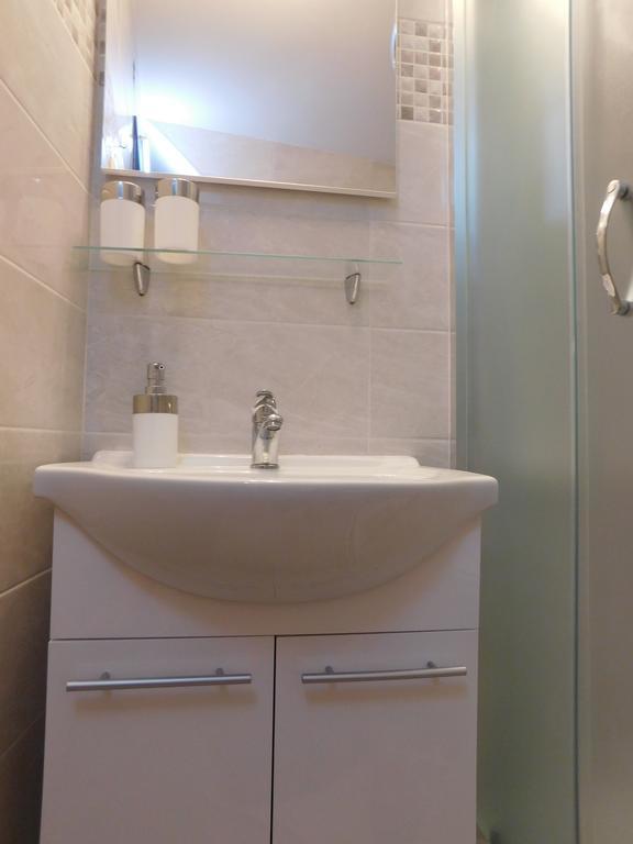 Central Apartments Circolo Ровинь Экстерьер фото