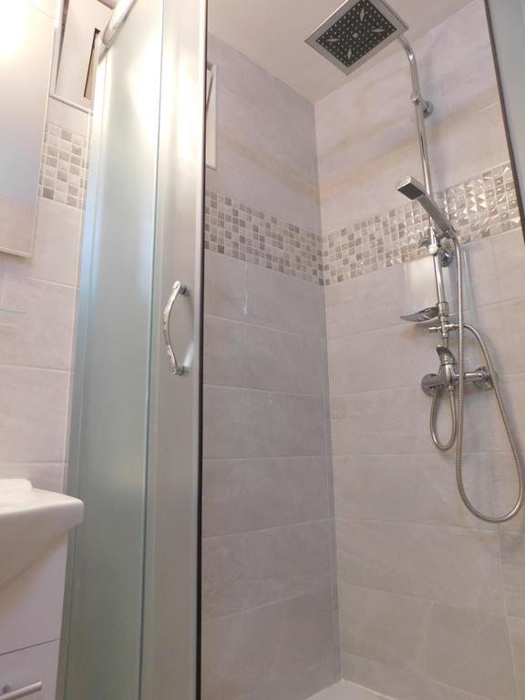 Central Apartments Circolo Ровинь Экстерьер фото